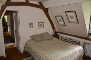 Komfortabelt Normandie Sommerhus med 120 hektar stor skov - Image 4