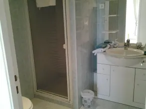 Bel appartement en rez de jardin de villa - Image 3