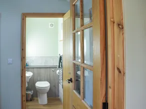 2 bedroom accommodation in Holymoorside near Chesterfield - Image 3