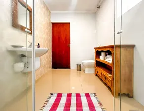 Appartement de vacances avec barbecue, terrasse et jardin | Vue piscine - Image 4