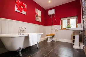 Stunning Holiday Cottage sleeps 8  with a hottub - Image 4