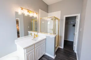 Spacious Hollywood Glam Home, Pet-Friendly Comfort for the Perfect Stay - Image 4