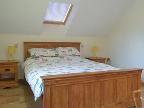 2 bedroom accommodation in Chard - Image 3