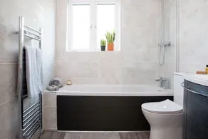 Stunning 4br House for 10 Near Beach & Town - Image 3