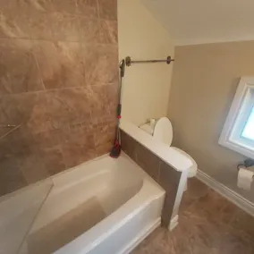 3 Bedrooms upstairs (Whole house without basement) - Image 5