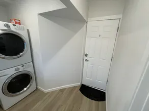 Spacious 1bd/1bt downtown apartment next to the park - Image 3