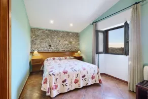 Country house surrounded by nature, with pool, tennis, perfect for groups - Image 3