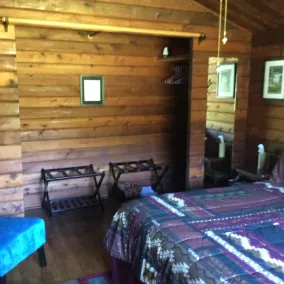 Cabine confortable sur la rivière Sol Duc pour quatre personnes. Cuisine entièrement fournie et linge. - Image 4