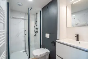 This suite offers a bedroom with a double bed and a sleeping corner with a bunk bed. - Image 2