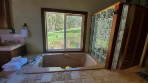 Private house close to Sequoia National Park with pool and private river access - Image 3