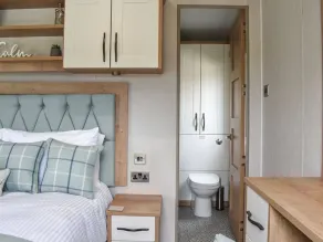 Luxury 2 bedroom, pet-friendly lodge on the side of a beautiful fishing lake. - Image 4