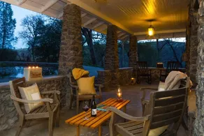 Stonehouse Lodge, Private Cottage on Winery & Vineyard Property - Image 4