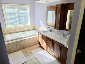 Big And Spacious 5-Bedroom With Outdoor Pool in Kunkletown near Blue Mountain - Image 3