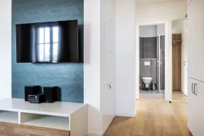 Geschmackvolles 2-zimmer Apartment mit Balkon und Tollem Blick auf den Seehafen - Image 3
