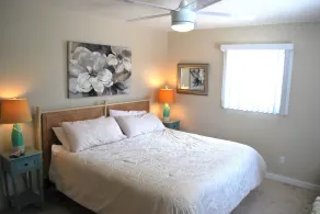 Walk to Beach & Historic Downtown Venice - Rennovated 2 Bed, 2.5 Ba, off-st pkg - Image 4