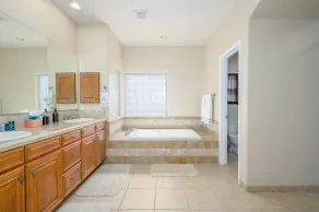 Voll ausgestattetes Ferienhaus mit Garten, privatem Pool und Whirlpool - Image 2