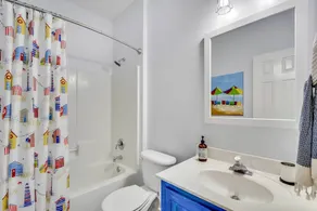 Practically perfect!! Quiet mid-island beach retreat, centrally located to all!  - Image 5