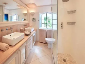 Ocean Blue Luxury Apartment - Beachfront - Glitter Bay 203 - Image 3