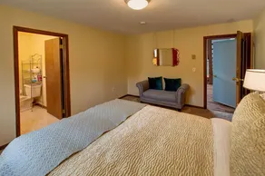 Catskill Contemporary with Fireplace near wedding venues sleeps 15 - Image 4