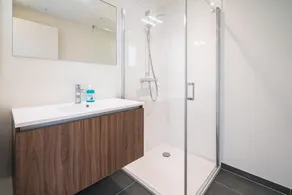 Spacious City Retreat with Balcony - Image 4