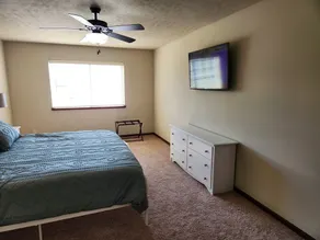 New spacious 3br Townhouse located in Southwest Lincoln with Fenced in Back yard - Image 5