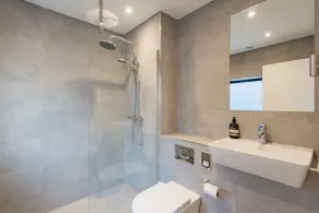 Waters Edge -  a holiday let by Bloom Stays that sleeps 15 guests  in 6 bedrooms - Image 2
