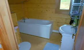 A BIAS Chalet 4 à 6 Personnes Entièrement Climatisé Chargeur VE 7kw-Wifi-Balnéo et Piscine - Image 4