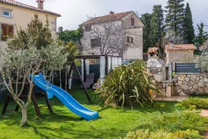 Villa mit Pool und schönem Garten - Image 2