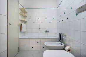 Apartamento vacacional \"Balconi Rossi Borgo Valsugana\" con vistas a la montaña, 2 balcones y Wi-Fi - Image 4