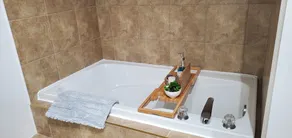 Lacay Apartement - Modern 1 or 2 bedrooms unit - Image 5