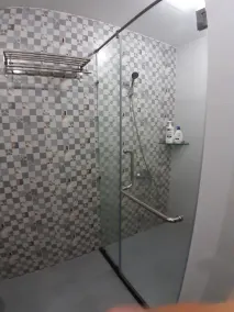 Airport House - **Orchard Garden Free Pool & Gym** - Image 3