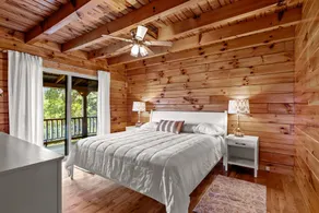 MODERN UPSCALE CABIN WITH UNOBSTRUCTED LAKE & MOUNTAIN VIEWS - Image 5