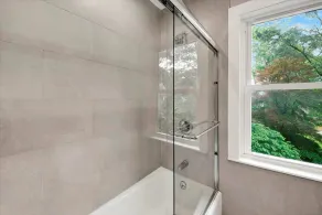 Modern Comfort in the Heart of NYC - Image 4