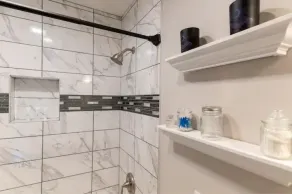 Clean Home Away From Home In A Beautiful Community With Indoor/Outdoor Pools - Image 4
