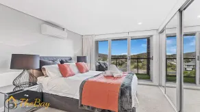 Shoal Bay Apartment one street back from the beach with water views - Image 4