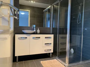 Modern 4 bedroom Townhouse @Ford with Free Parking and Brilliant Location - Image 2