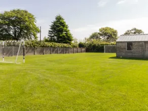 Spacious house with enclosed garden near Cherbourg - Image 4