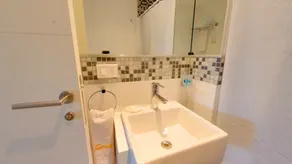 Apartamento de 2 dormitorios y medio para 5 a 100 m del mar - Image 4