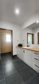 Four bedroom house on 240 acres of beautiful  country, close to stunning beaches - Image 4