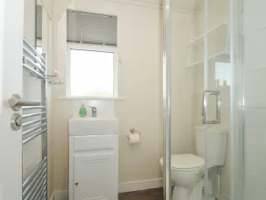 MIDWAY LODGE, romantic, character holiday cottage in Kingsand - Image 2