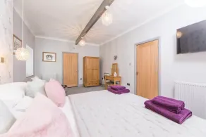 Lavender cottage Vacant Nests Modern & Rustic - Image 5