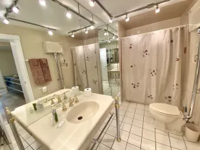 Private Home, Hot Tub, Wifi, Rural Setting, Gas Stove, 70\" SmartTV - Image 4