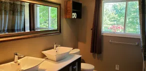 Muskoka Lakehouse Retreat - Family Friendly with Sandy Beach on Three Mile Lake - Image 3
