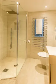 Luxury Beachfront cottage only 20 steps from the sand with private parking/patio - Image 3