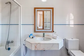 Maison de vacances Villa Isabel avec piscine, Wi-Fi, jardin et terrasse - Image 4