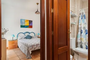 Charming Holiday Apartment with Terrace - Image 4