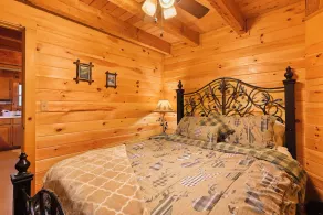 Stunning Mountain Views!!! Secluded Log Cabin with Hot Tub near West Jefferson - Image 5