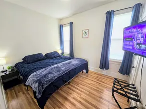 Two-tone Train Home!  King bed, Pet friendly, Foosball! - Image 5