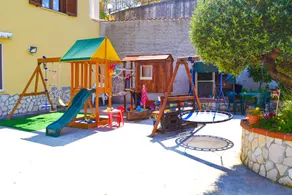 Relaxing Holiday Home with Private Garden and shared Pool - Image 2