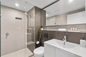 Bright 2-Bed Apartment in Bowen Hills - Image 2